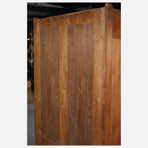 Kleiderschrank