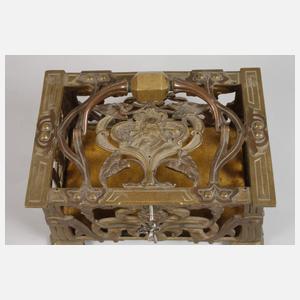 Durchbrochen gearbeitete Deckeldose Messing