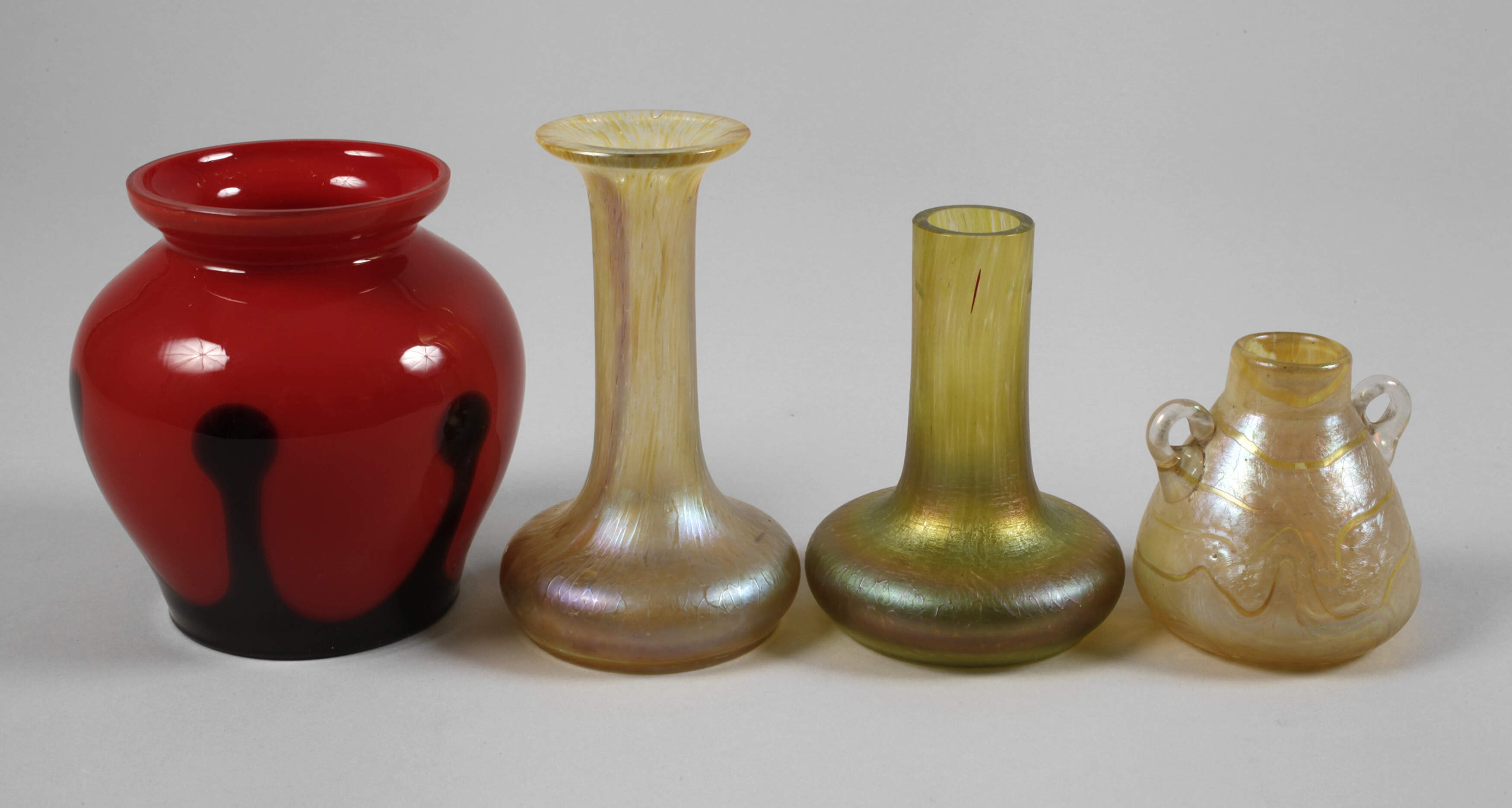 Loetz Wwe., Vier kleine Vasen