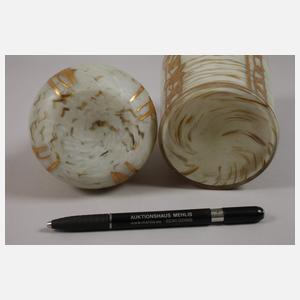 Zwei Vasen Reliefgoldmalerei