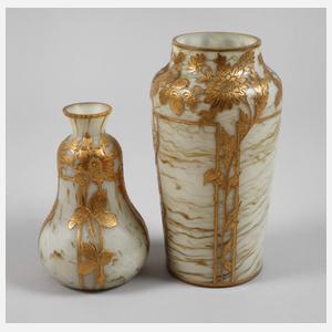 Zwei Vasen Reliefgoldmalerei