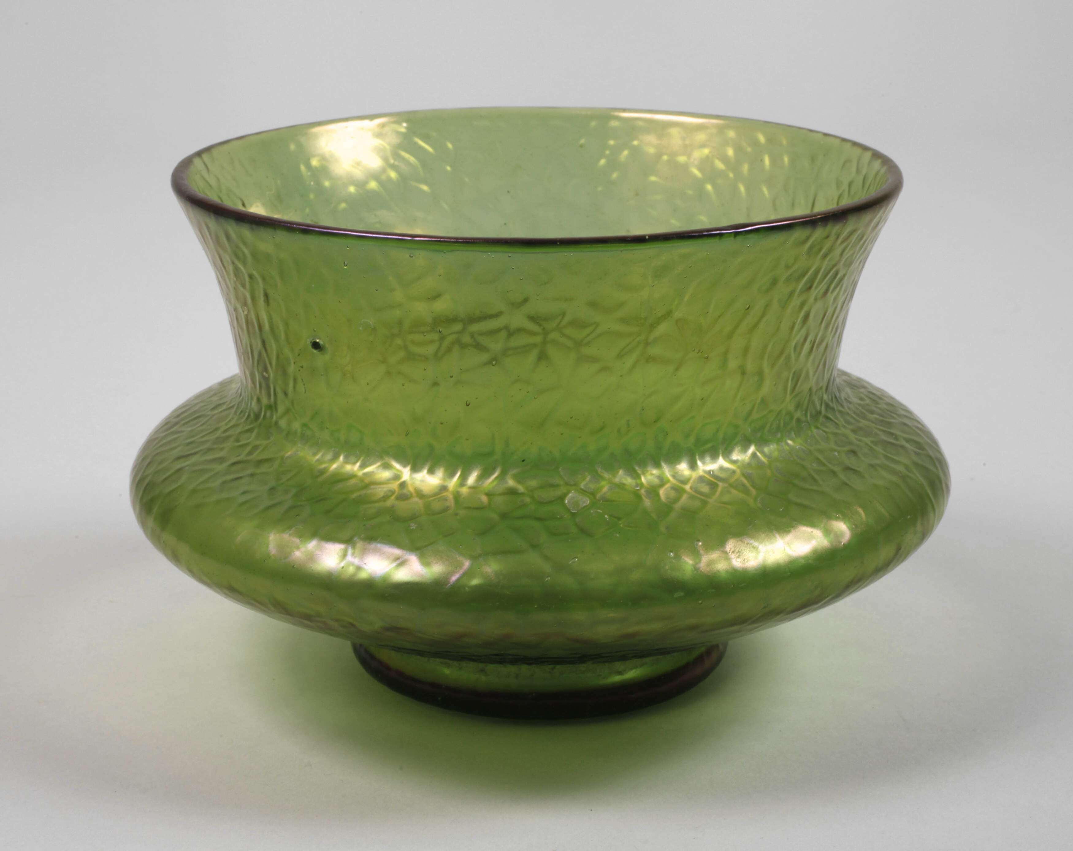 Loetz Wwe. Schale "Martelé"