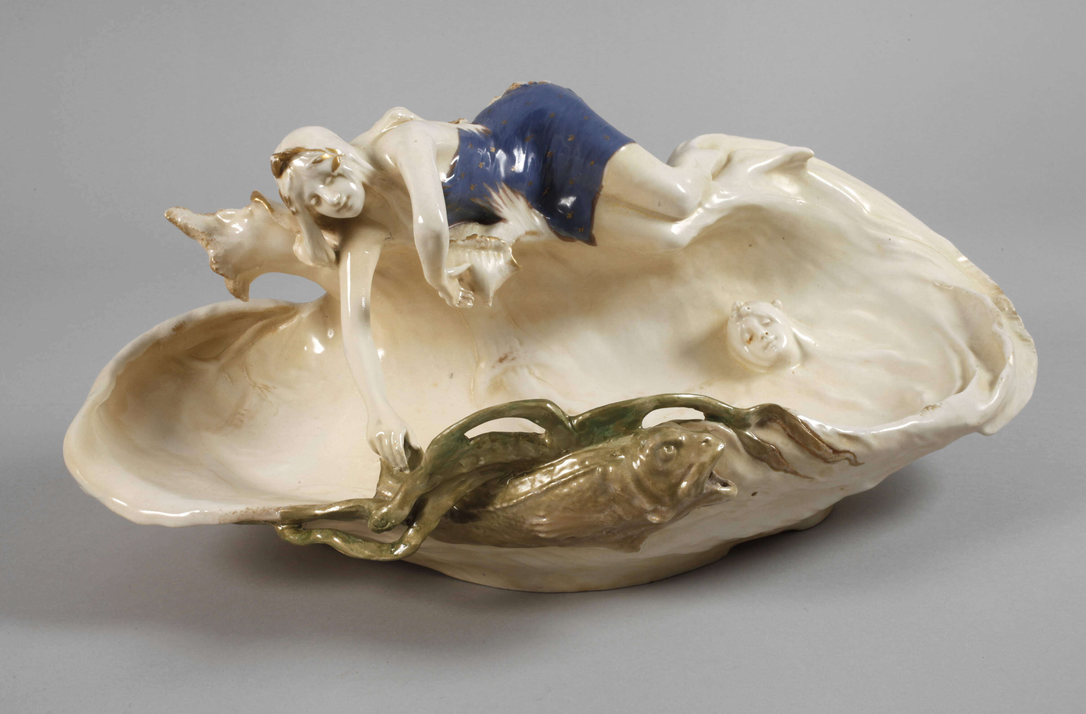 Amphora figürliche Jugendstilschale