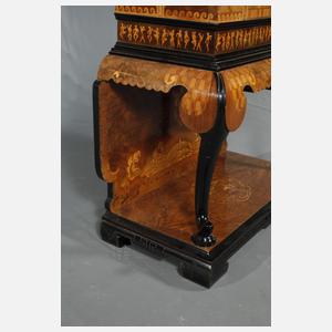 Feiner Kabinettschrank im thailändischen Stil