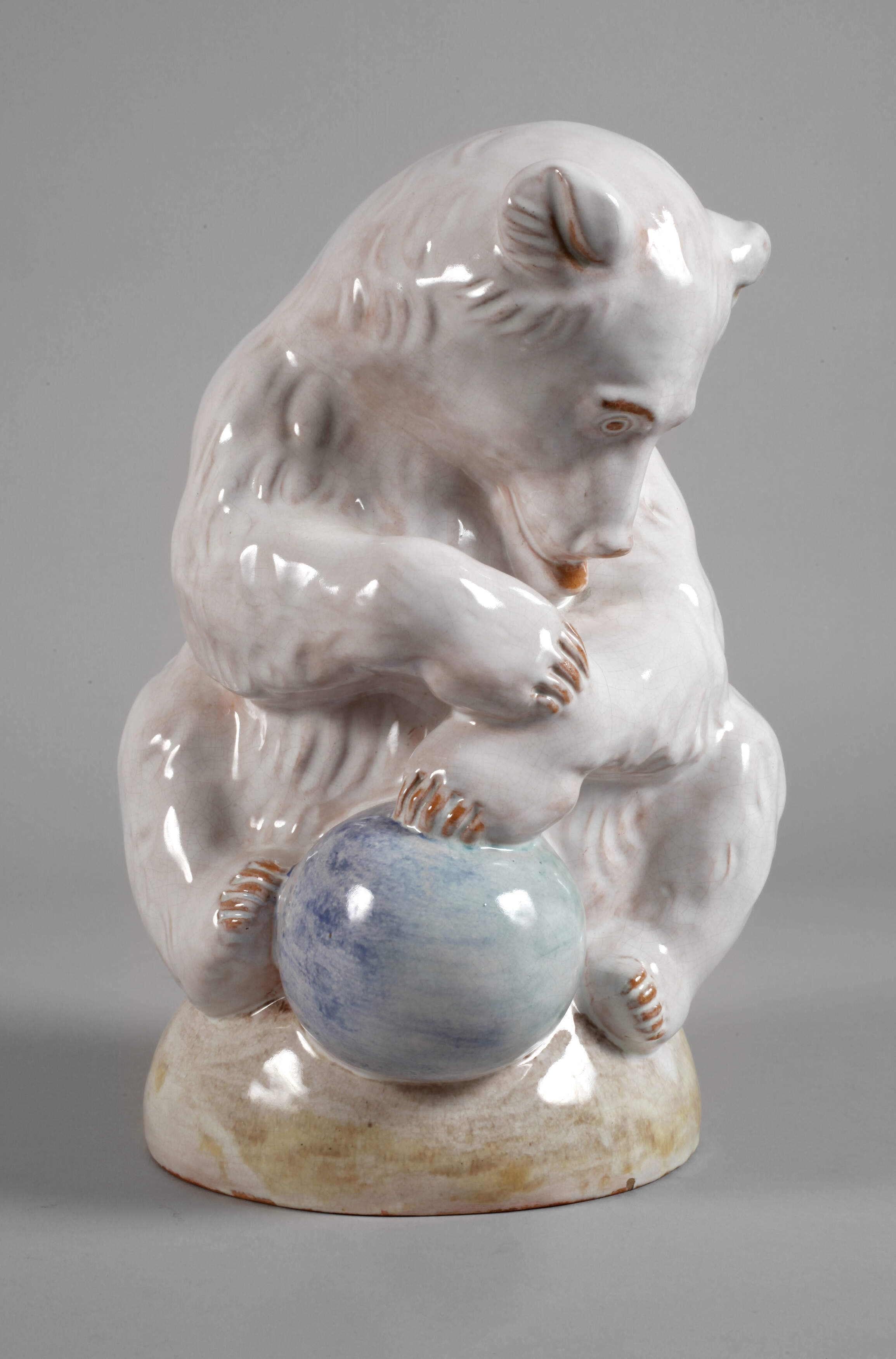 Wienerberger Bär mit Kugel