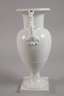 KPM Berlin "Französische Vase mit Greifenhenkeln"
