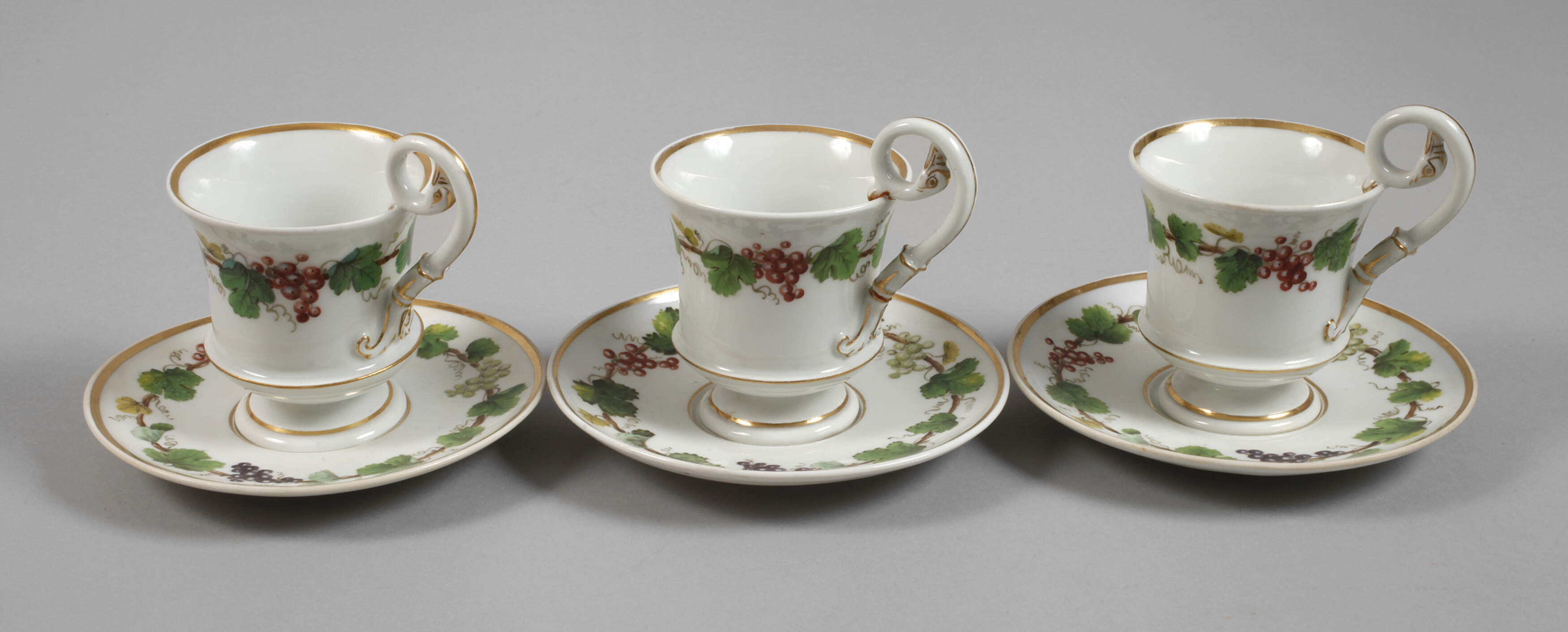 Meissen drei Tassen bunter Weinkranzdekor