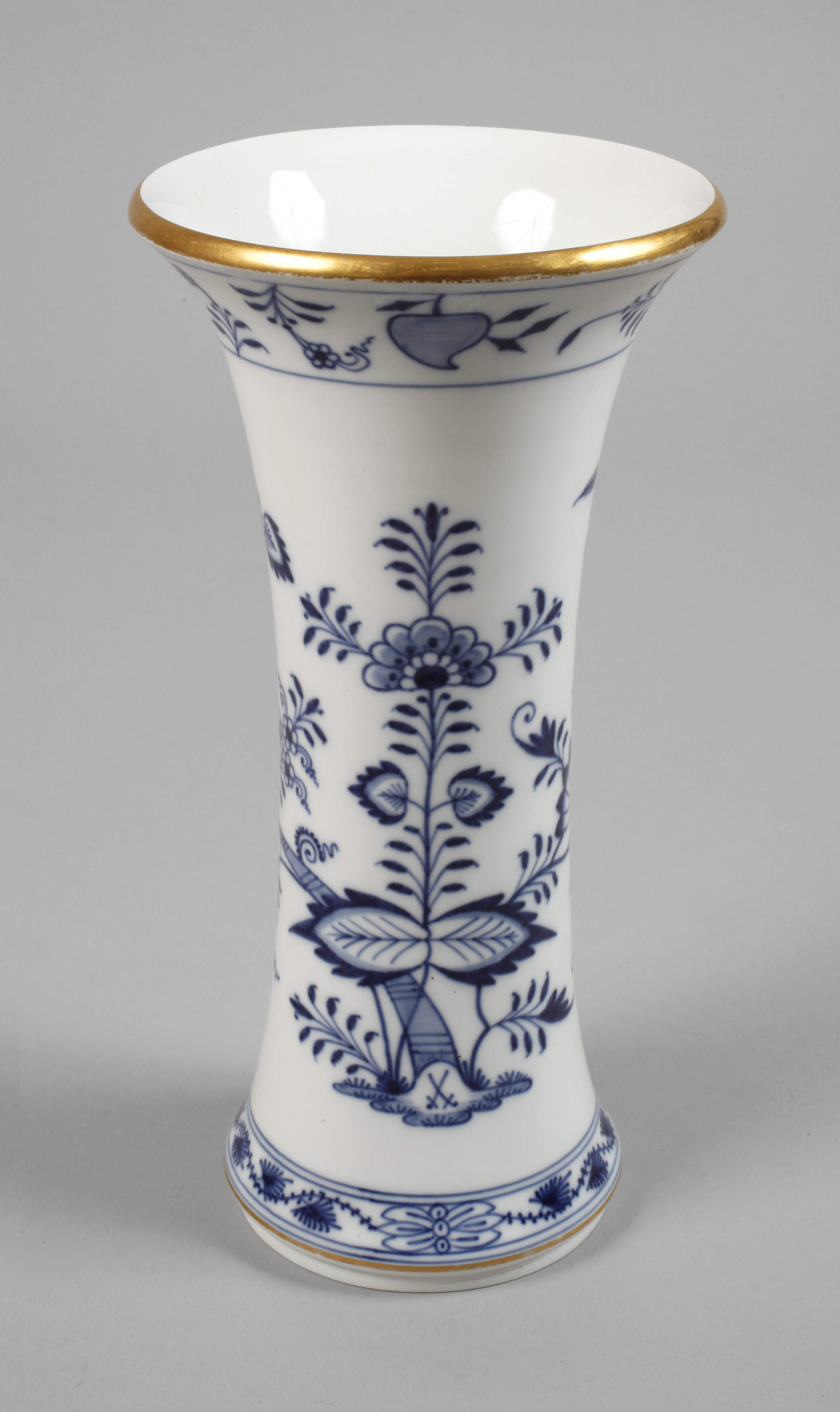 Meissen Flötenvase "Zwiebelmuster/Goldrand"