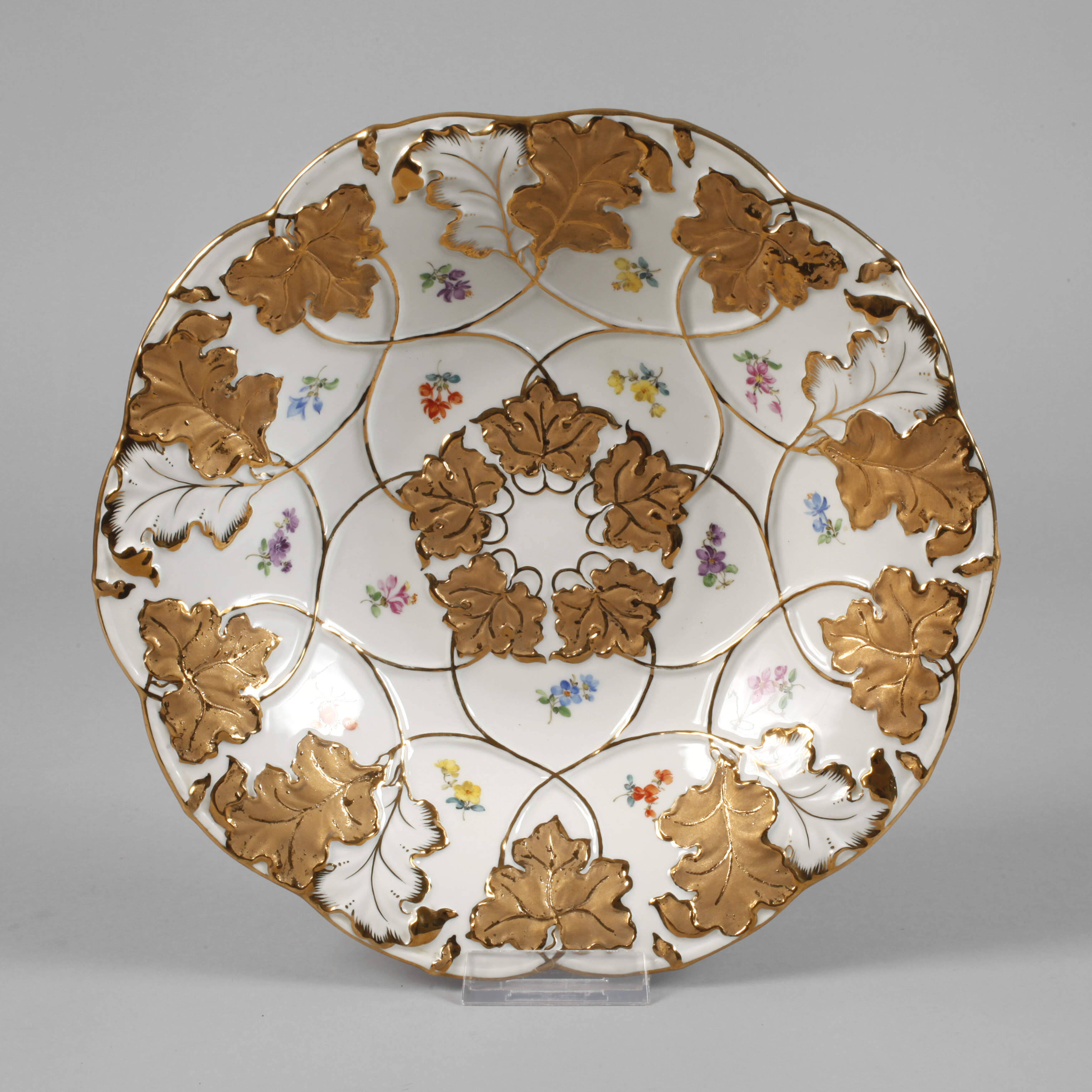 Meissen Prunkschale Streublümchendekor