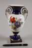 Meissen "Amphorenvase" "Blumenbukett/Blaufond"