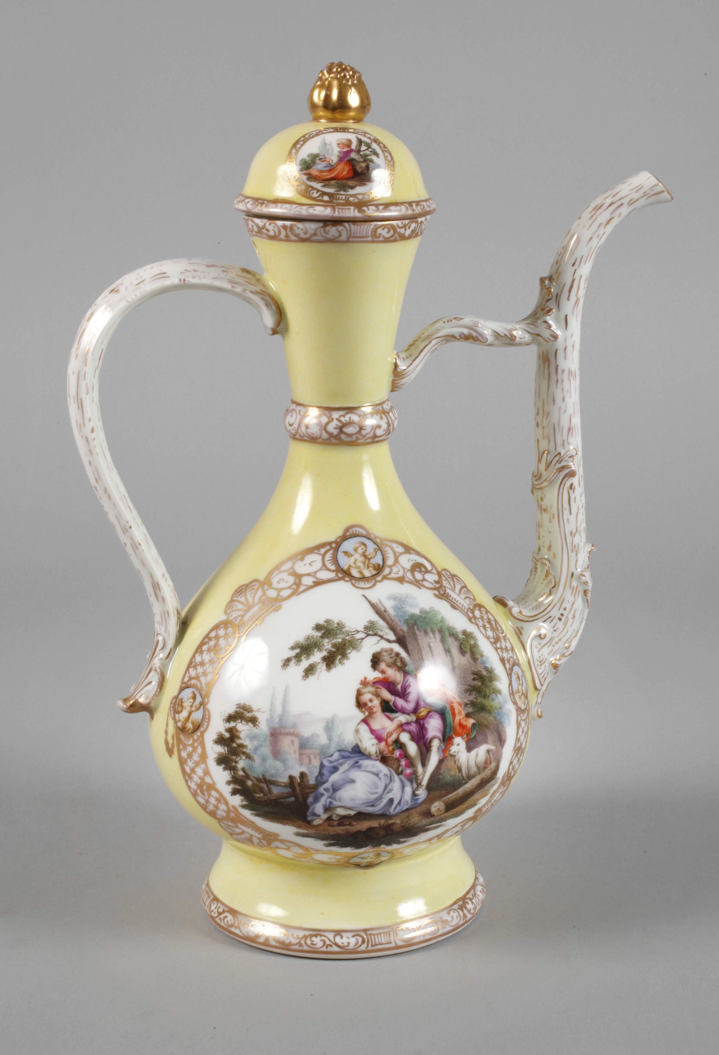 Meissen ungewöhnliche Prunkkanne Figurenmalerei
