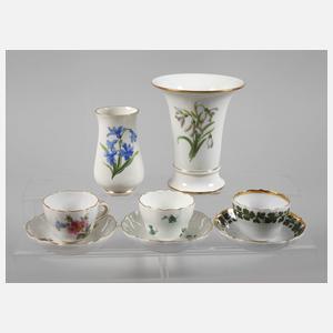 Meissen drei Mokkatassen und zwei Vasen
