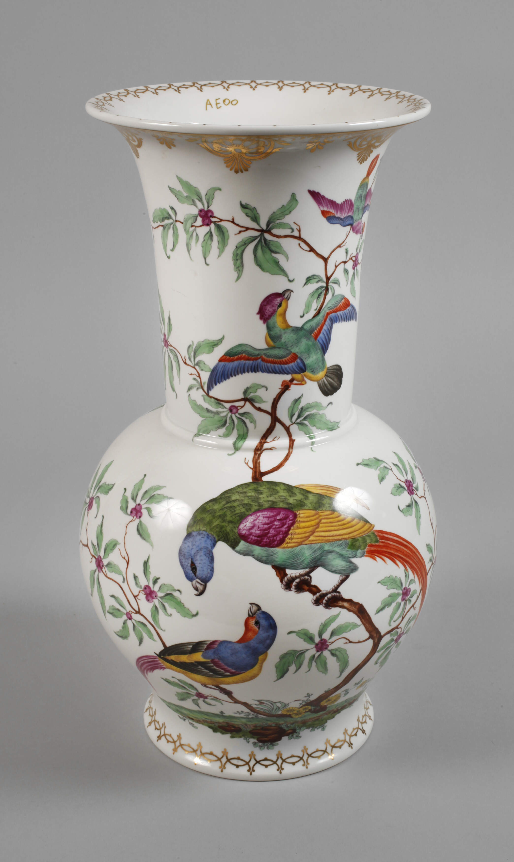 Nymphenburg große Balustervase Vogelmalerei
