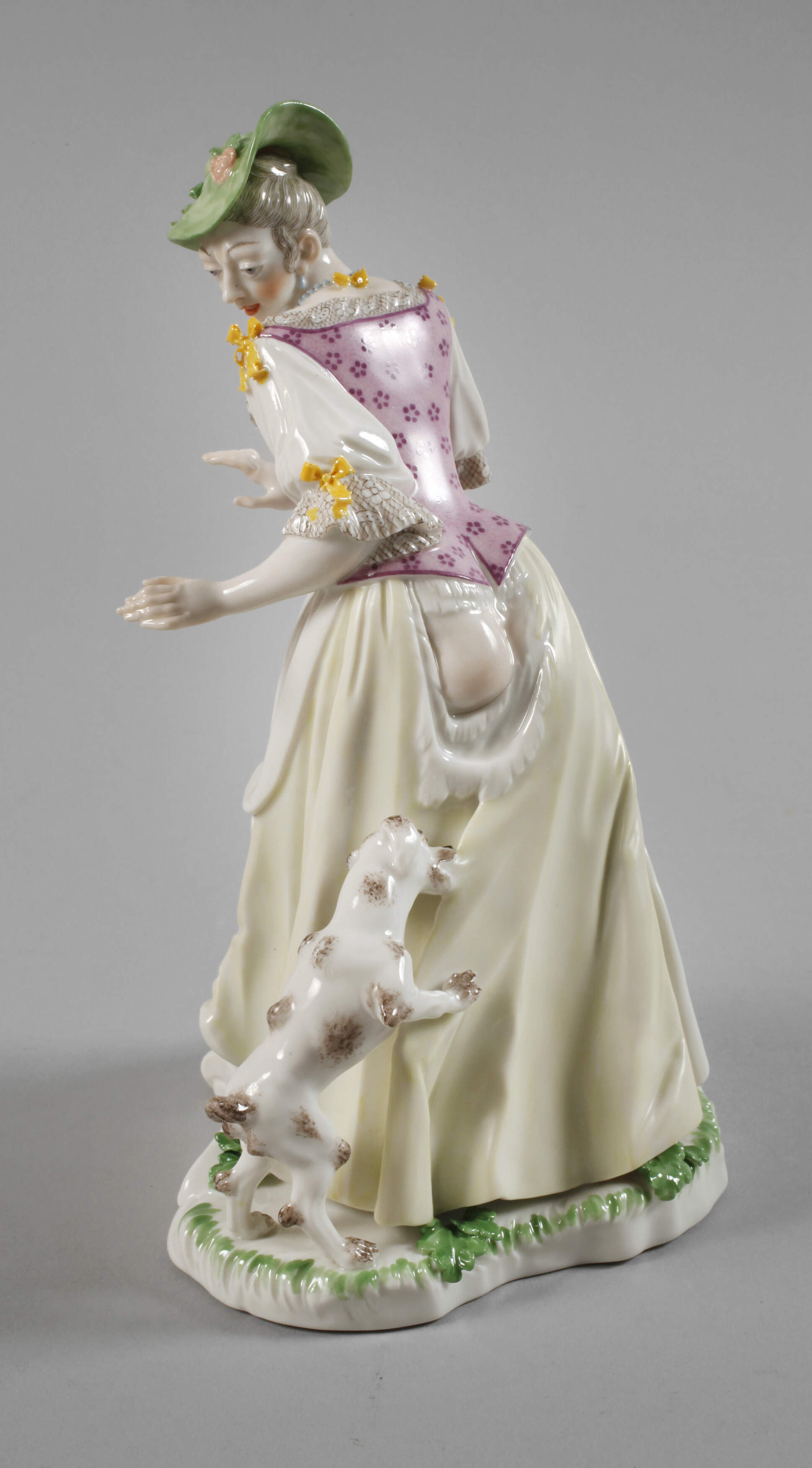 Nymphenburg "Dame mit zerrissenem Rock und Hund"