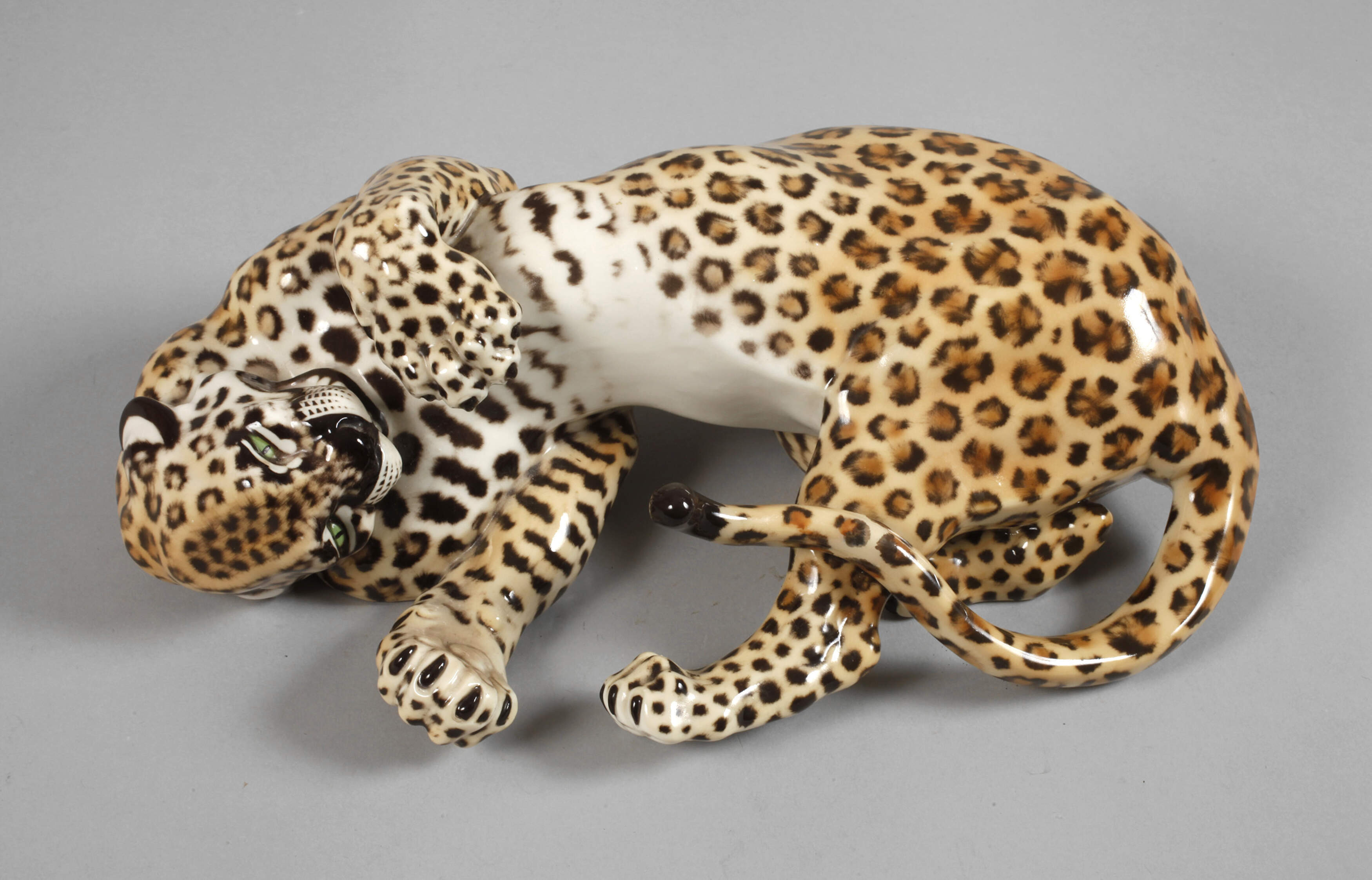 Nymphenburg "Panther, sich wälzend"