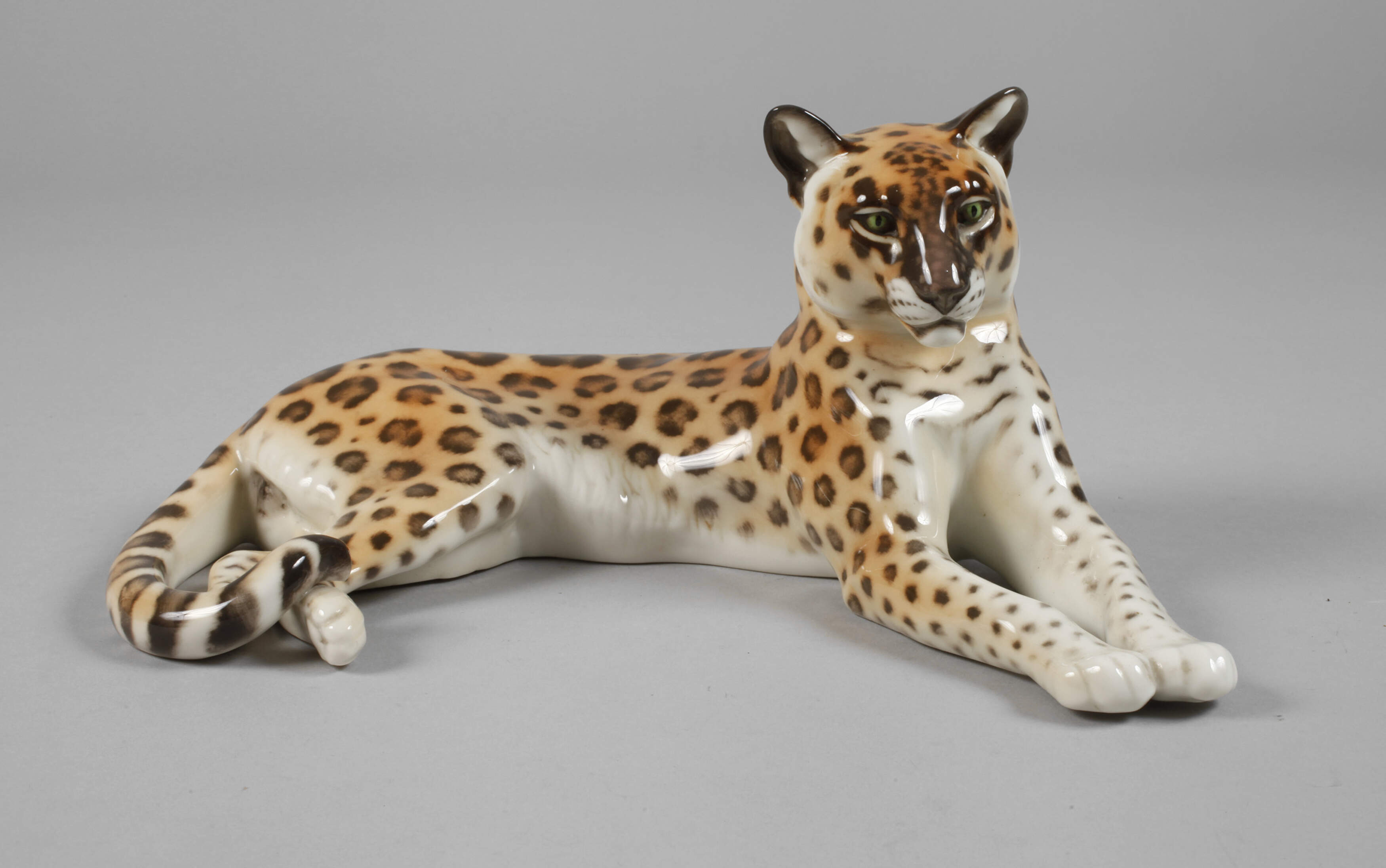 Nymphenburg "Liegender Panther"