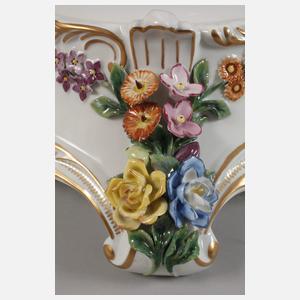 Potschappel übergroße Prunkvase mit Figurenbesatz