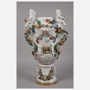 Potschappel übergroße Prunkvase mit Figurenbesatz