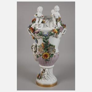 Potschappel übergroße Prunkvase mit Figurenbesatz