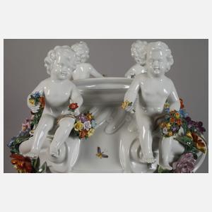 Potschappel übergroße Prunkvase mit Figurenbesatz