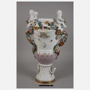 Potschappel übergroße Prunkvase mit Figurenbesatz
