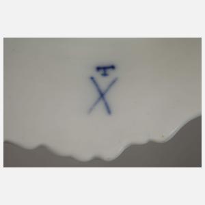 Potschappel Prunkvase mit Figurenmalerei und Podest