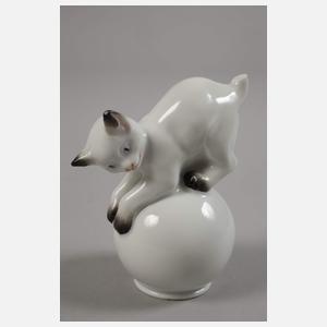 Wallendorf/Selb drei Tänzerinnen und Katze