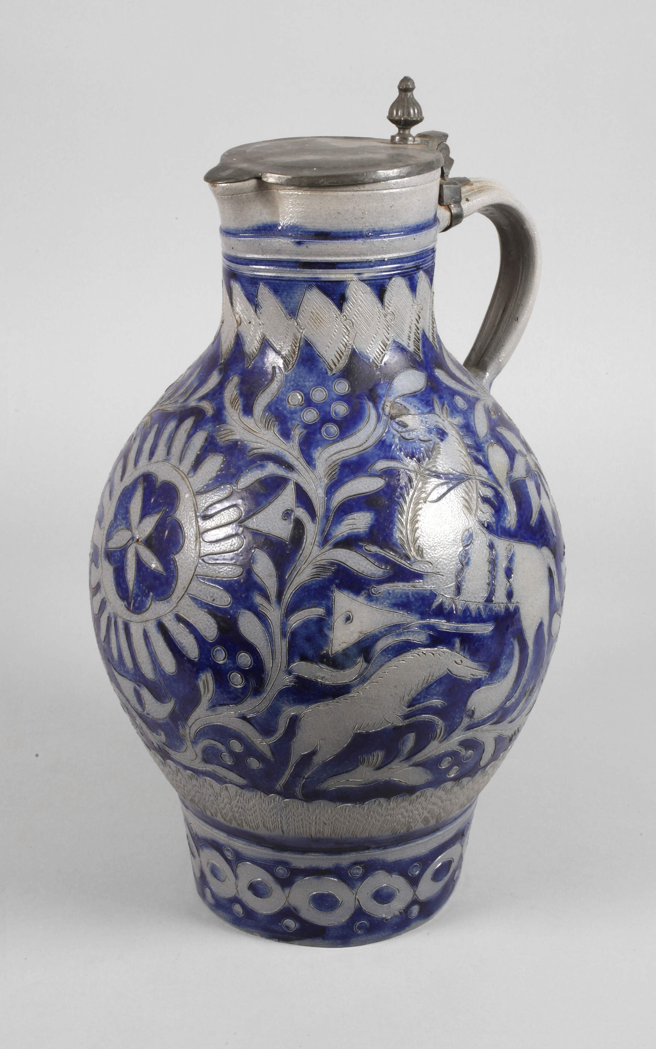 Übergroße Westerwälder Ritzkanne