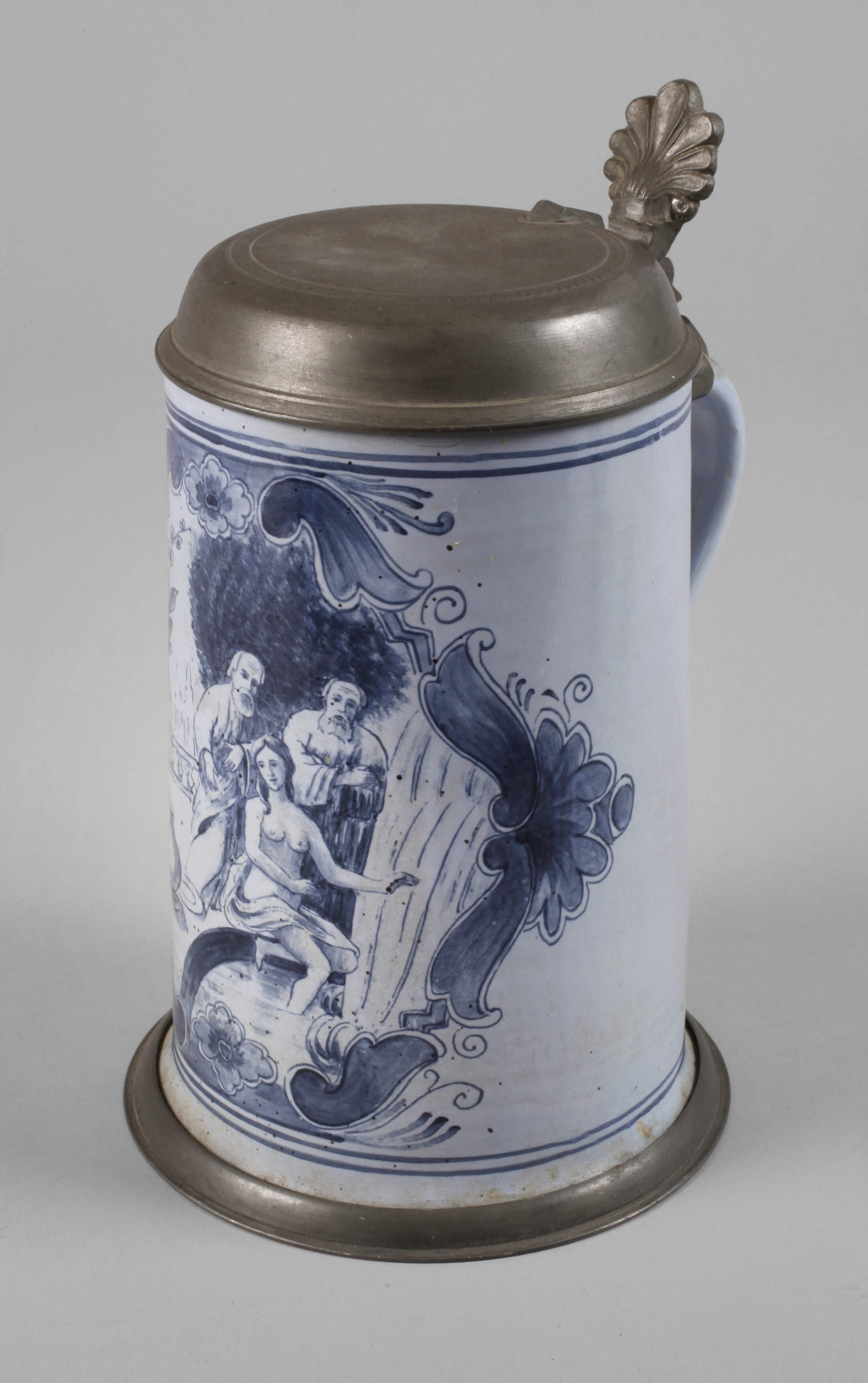 Fayencewalzenkrug mit Susanna im Bade