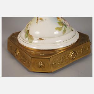 Große montierte Bodenvase