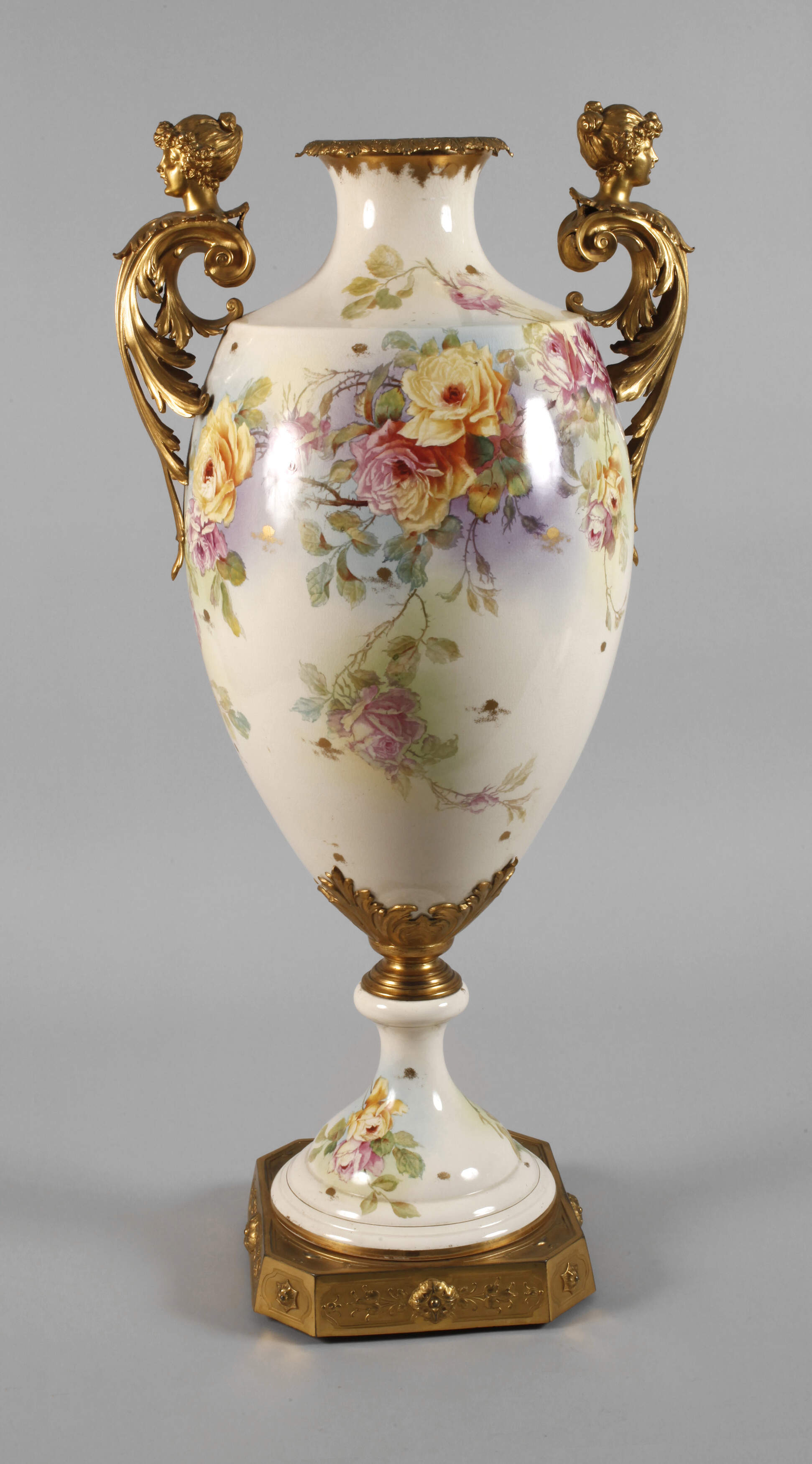 Große montierte Bodenvase