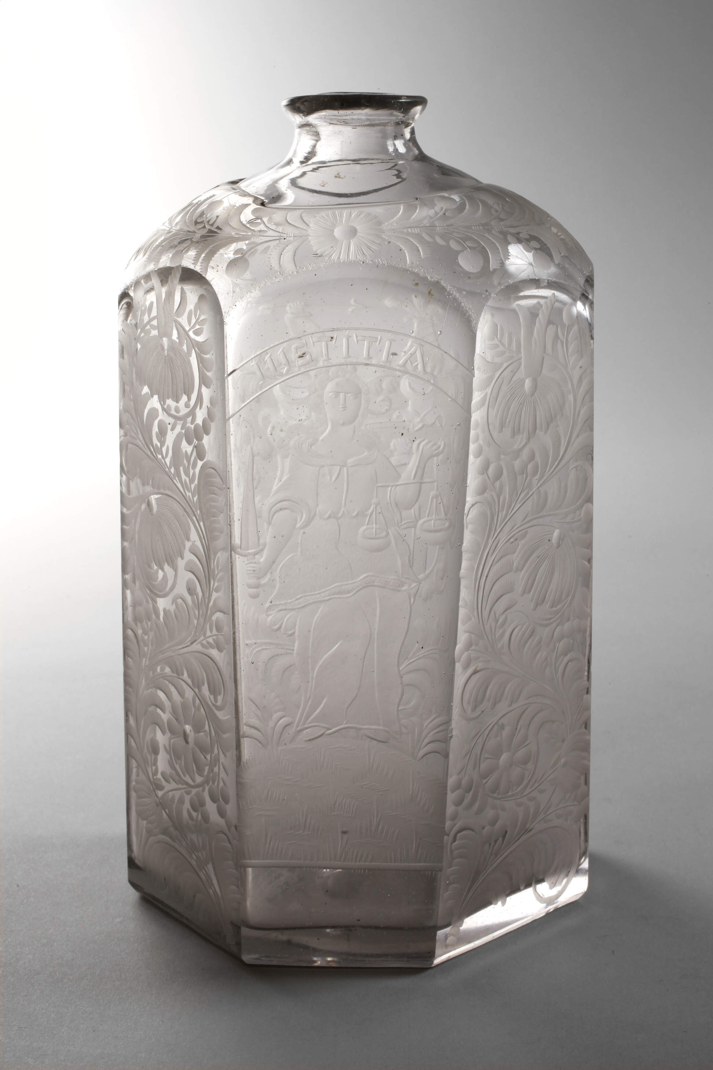 Feine Barockflasche "Justitia"