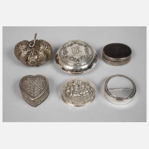 Sechs Pillendöschen