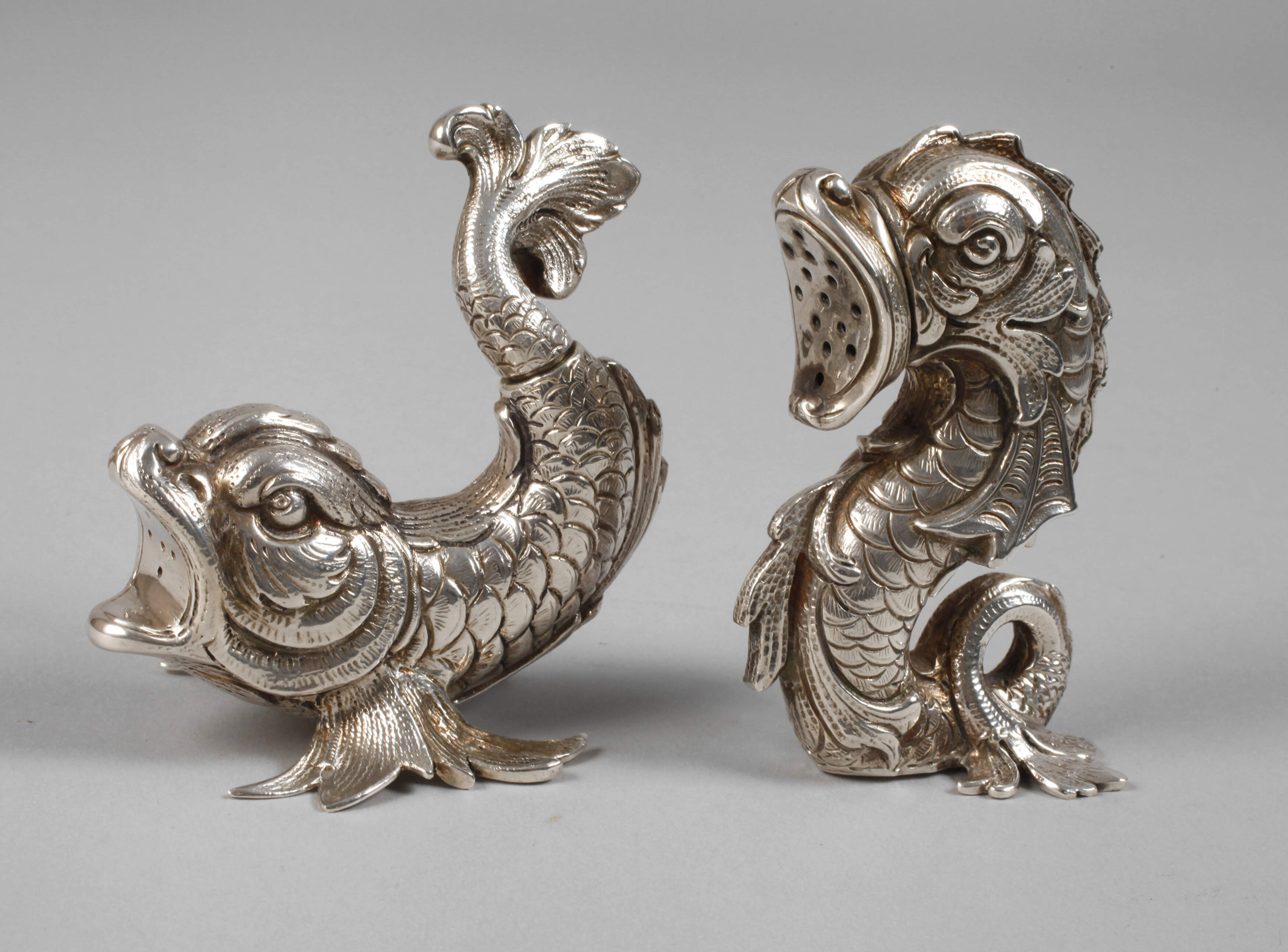 Paar figürliche Salzstreuer im Barockstil