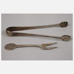 Acht Silberlöffel und Zuckerzangen aus Adelsbesitz