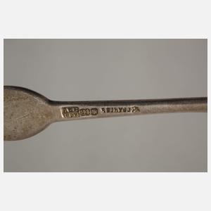 Acht Silberlöffel und Zuckerzangen aus Adelsbesitz