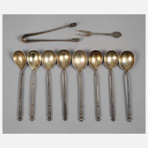 Acht Silberlöffel und Zuckerzangen aus Adelsbesitz