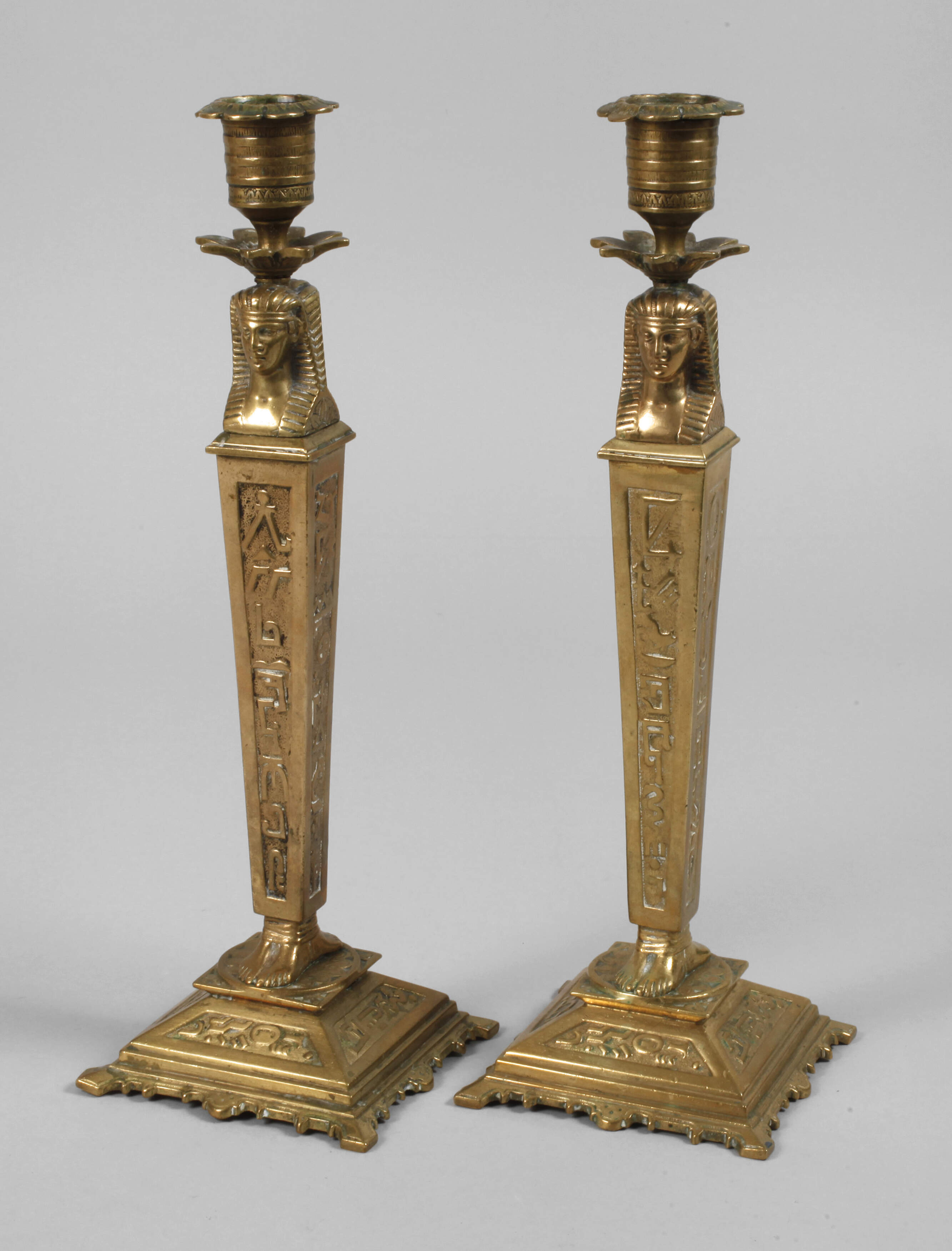 Ägyptisierendes Leuchterpaar Messing