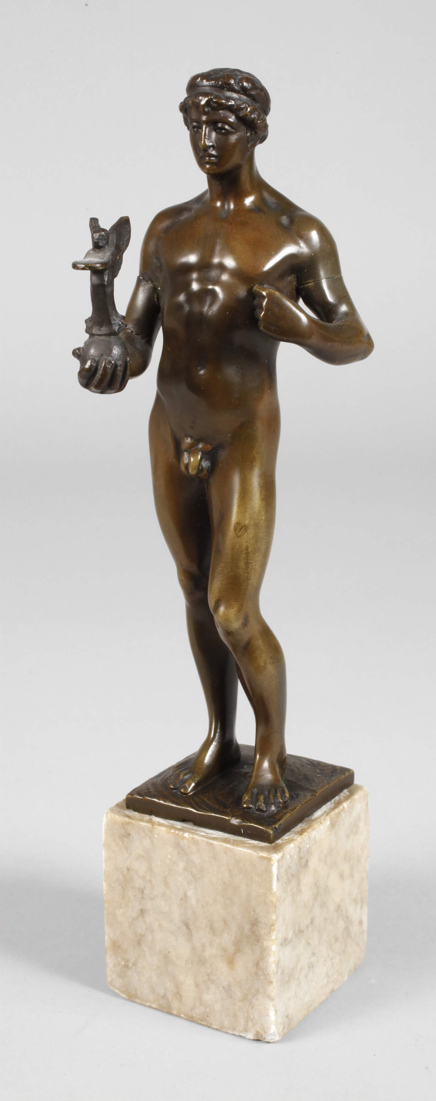 Olympionike mit Göttin Victoria