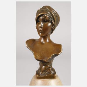 Emanuel Villanis, Büste "Moé"