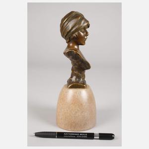 Emanuel Villanis, Büste "Moé"