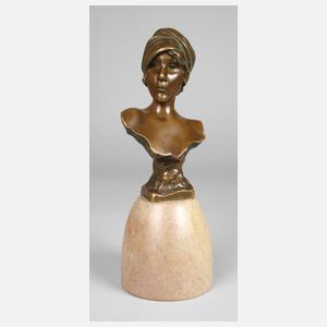 Emanuel Villanis, Büste "Moé"