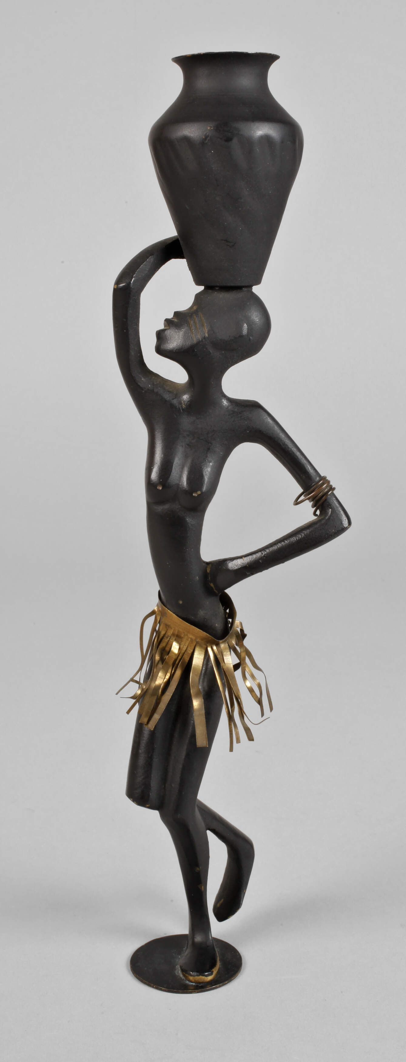 Hagenauer Wasserträgerin