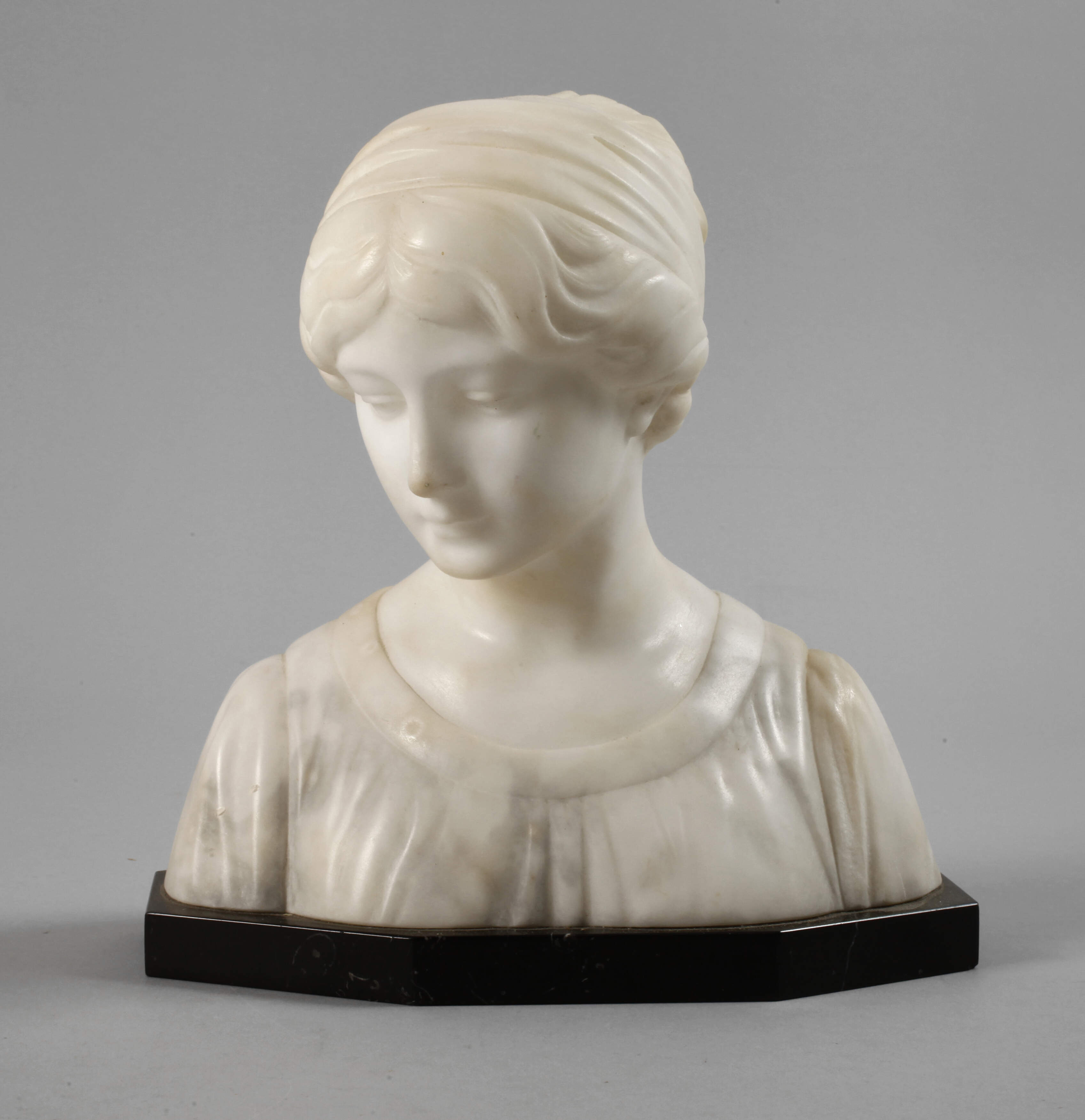 Leonie Böhm-Hennes, Damenbüste