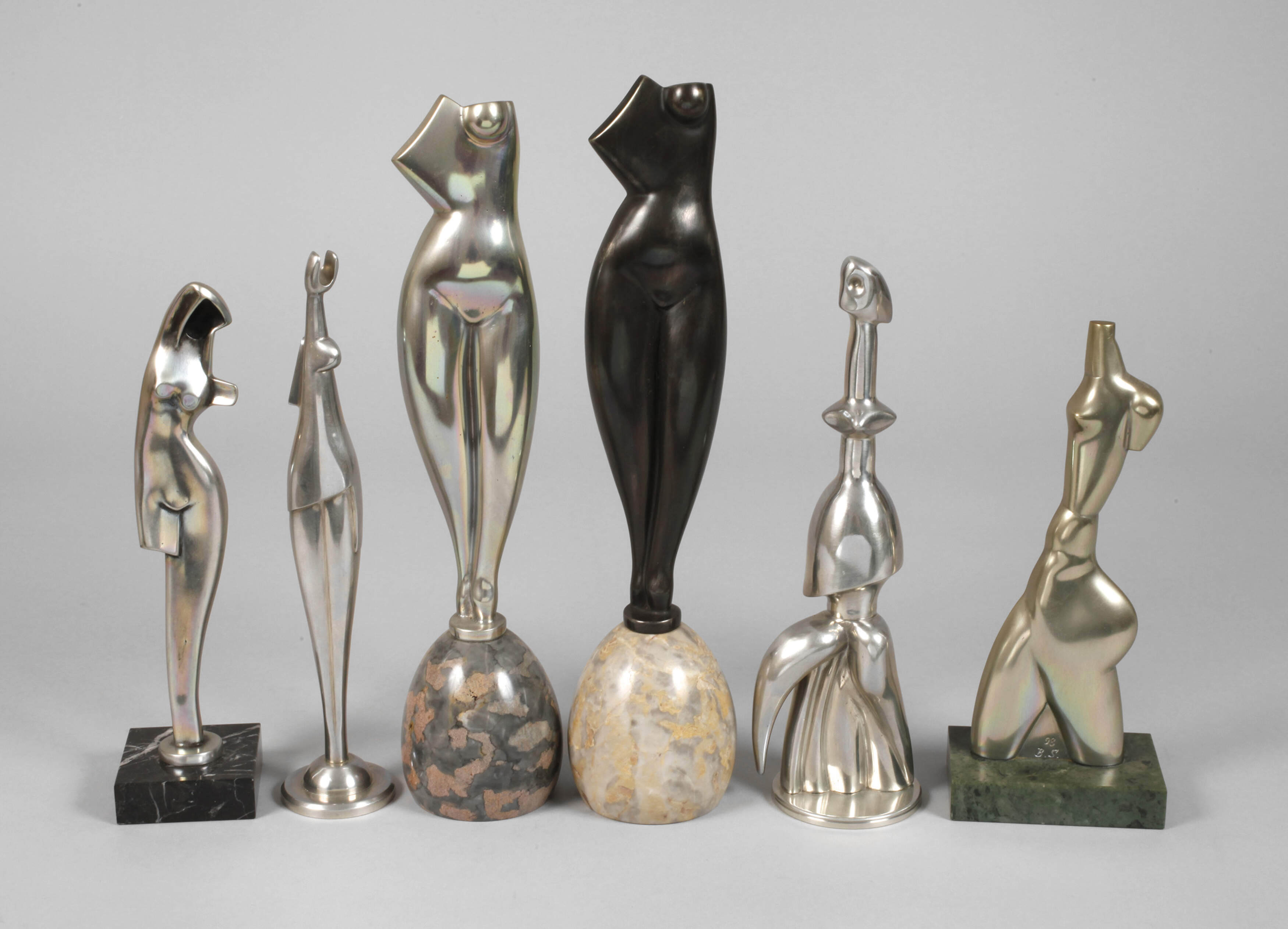 Sechs moderne Skulpturen