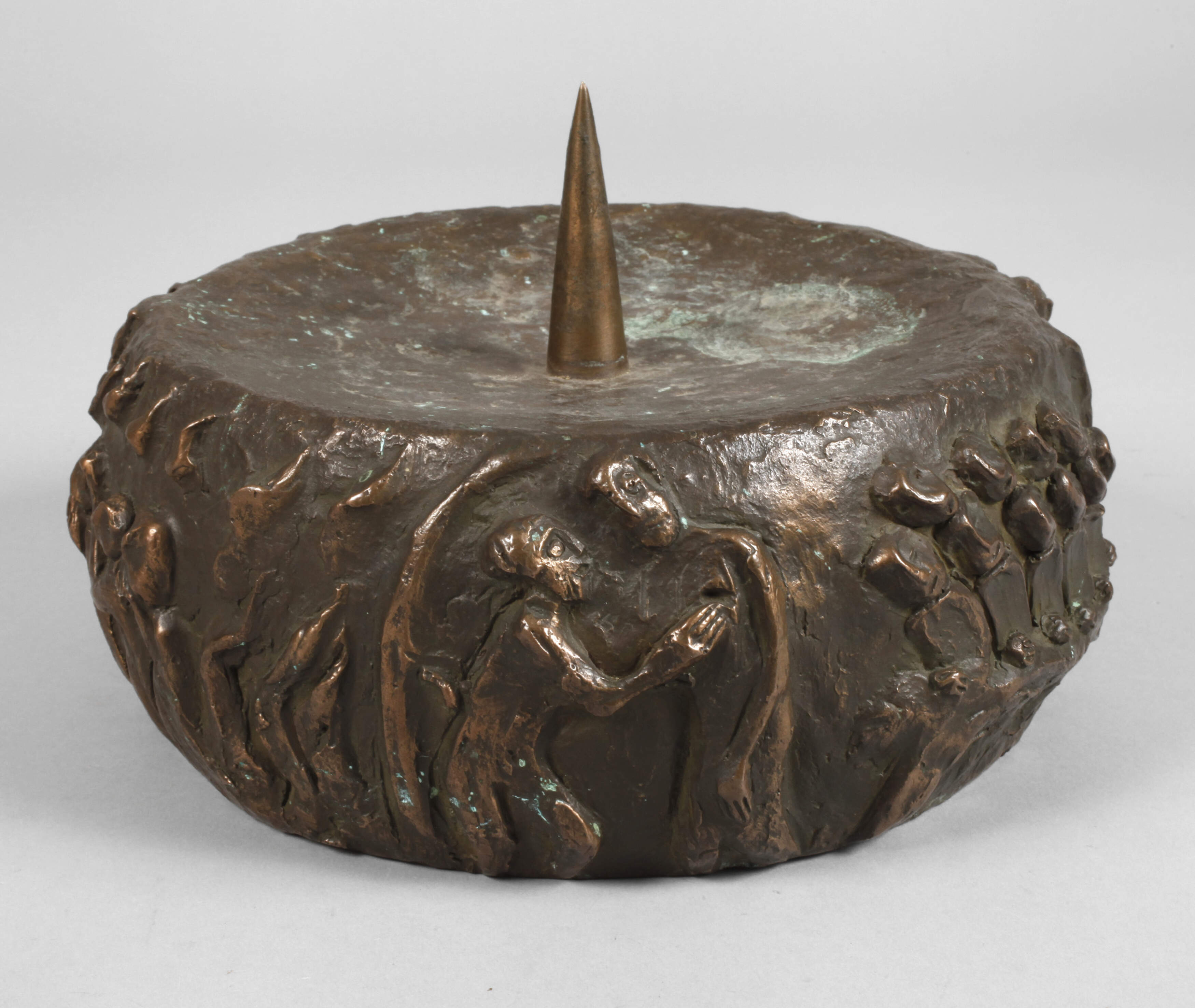 Altarleuchter mit Relief