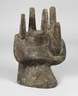 Brutalistische Skulptur einer Hand