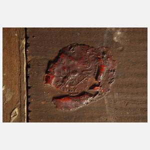 Brennender Baum in nächtlicher Landschaft