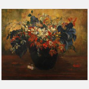 Blumenstillleben vor braunem Grund