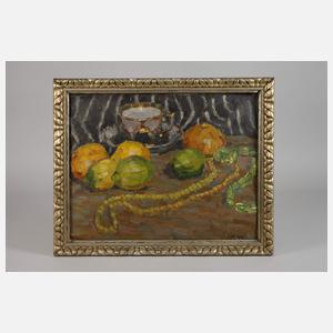 Stillleben mit Zitronen und Perlenkette